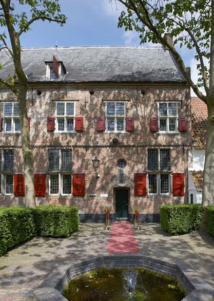 Perfecte ruimtes voor de ceremonie zijn de prachtige Singelzaal (kerkkapel), de authentieke Kloosterkamers of de zonnige Binnentuin.