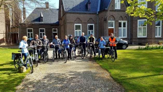 betalen de leden een deel van de kosten van de pianisten en organisten en kunnen ze muziekstukken kopen. Gerda: het is wel flink doorwerken, maar drukt de contributie.