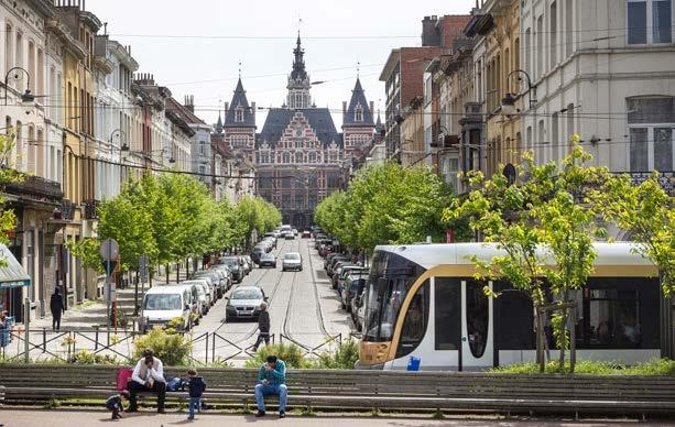 04 VRAAG Mobiliteitsdiagnose in Brussels Hoofdstedelijk Gewest Juli 2017 Waarom nemen niet meer mensen het openbaar Trein, metro, tram, bus: het Brussels Gewest heeft een dicht netwerk van openbaar