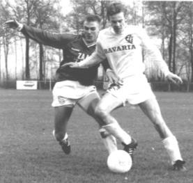 Zijn voetbalcarrière bij de senioren Het seizoen hierna (1987-1988) ging Marco over naar de senioren: ELI 2 met Jan Migchels als leider.