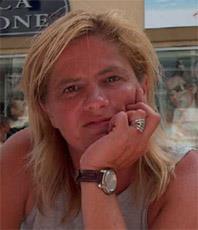 3. Over de auteur Elle van den Bogaart: Elle is geboren op 6 april in 1959. Ze is opgegroeid in Nuland. Nuland ligt dicht bij Den Bosch.