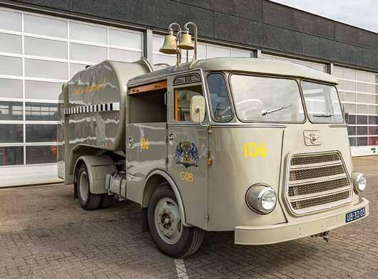 Een eeuw geleden werkten de ophaaldiensten met paard en wagen, inmiddels wordt er met materieel met geavanceerde technologie gewerkt.