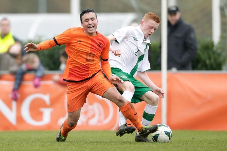 verander de context van wedstrijden en/of trainingen 1. ken je spelers (m/v)! 2. competitie per geboortejaar / indeling teams per geboortejaar? 3.