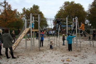 00 uur We wandelen vanaf het Severenplein naar het schoolplein van de Vlinderboom in Heer. Hier gaan we vandaag samen met de Kluiverkes van Heer deelnemen aan een leuke sportdag.