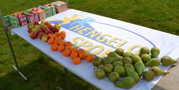 -7- Smakelijk Bewegen Vanaf het begin heeft Smakelijk Bewegen een plek in het BasisAanbodSport van Hengelo Sport. Smakelijk Bewegen staat voor activiteiten ter bevordering van een gezonde leefstijl.