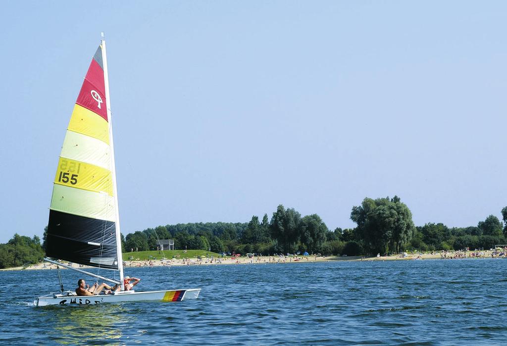 Ontspannen, genieten en actief bezig zijn op Rhederlaagse Meren Op recreatiepark Rhederlaagse Meren is er voor jong en oud genoeg te beleven.