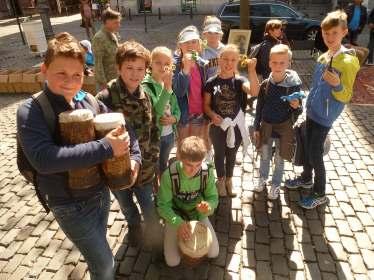 Rommelige markt @# &ç @@# Het eerste aar e ooranelen aren e Marollen. Daar is een heel grote rommelmarkt. Die staat er al 130 jaar lang elke ag van het jaar.