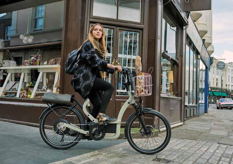 COMFORT COMMUTER Schijfremmen Verticale zithouding Volledig geveerd Comfort & Stabiliteit door laag zwaartepunt vering en robuust frame Lage zijdelingse kanteling Één van de weinige volledig geveerde