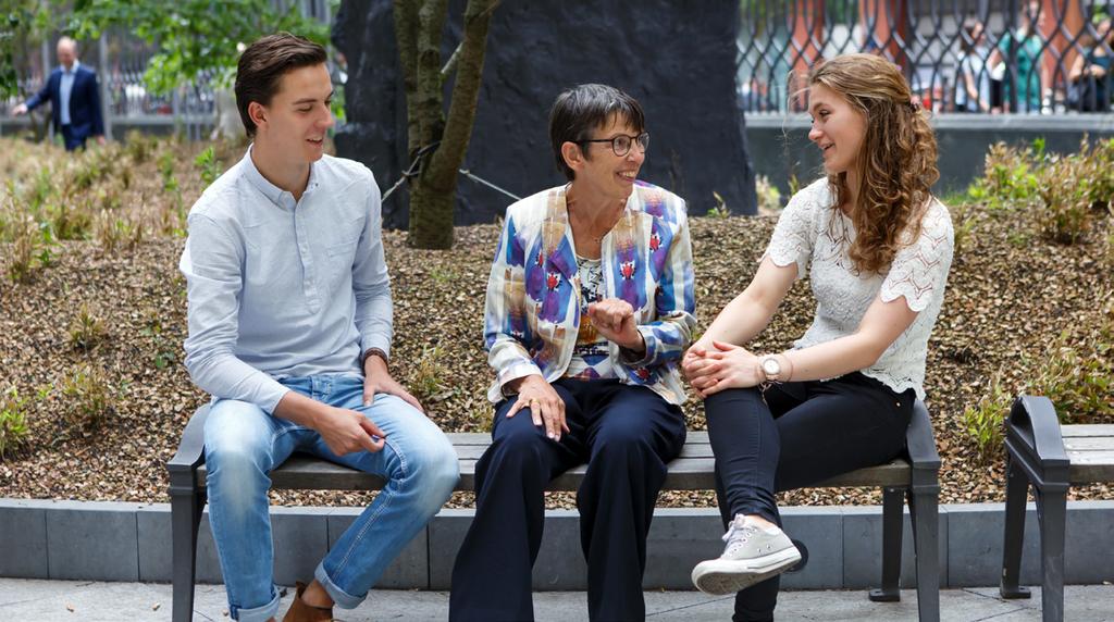 Waar kun je aan de slag? Een bestuurskundige kan aan de slag op alle terreinen waarbij de totstandkoming en uitvoering van beleid een bestuurskundige aanpak vereist.