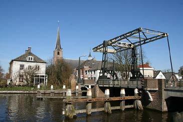 Hier zou Harmen Gerritsz van Rijn gewoond hebben, de vader van de beroemde schilder Rembrandt van Rijn. In het centrum van Hazerswoude-Rijndijk kunt u terecht voor u dagelijkse benodigdheden.