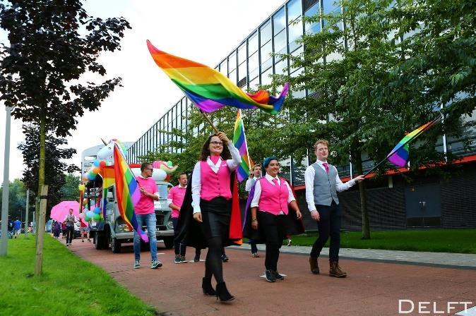 Delftse Werkgroep Homoseksualiteit/OWee 2016 Outside Het Blauwe Fonds heeft de jongerengroep van de Delftse Werkgroep Homoseksualiteit gesteund.