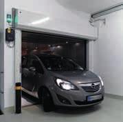 Wanneer de auto in de cabine wordt gereden zullen de automatische roldeuren dicht gaan waarna de reis naar de
