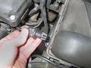 Unclip & remove the air box lid assembly from the base as shown. (Fig. 4) 5.