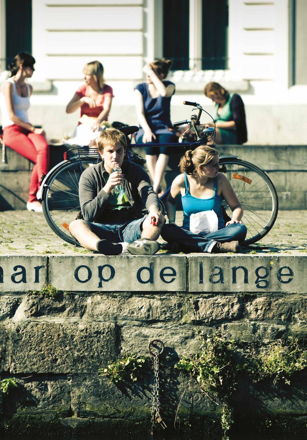 Studeren in Gent Volgens de statistieken is Gent de grootste studentenstad van Vlaanderen, maar volgens ons is Gent gewoon de wijste stad van de wereld!