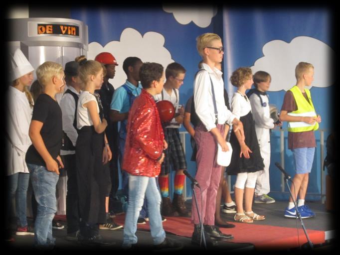 Musical en kamp groep 8 De leerkrachten van groep 8 zijn op zoek naar ouders die willen helpen bij het maken van het decor en alle andere rekwisieten