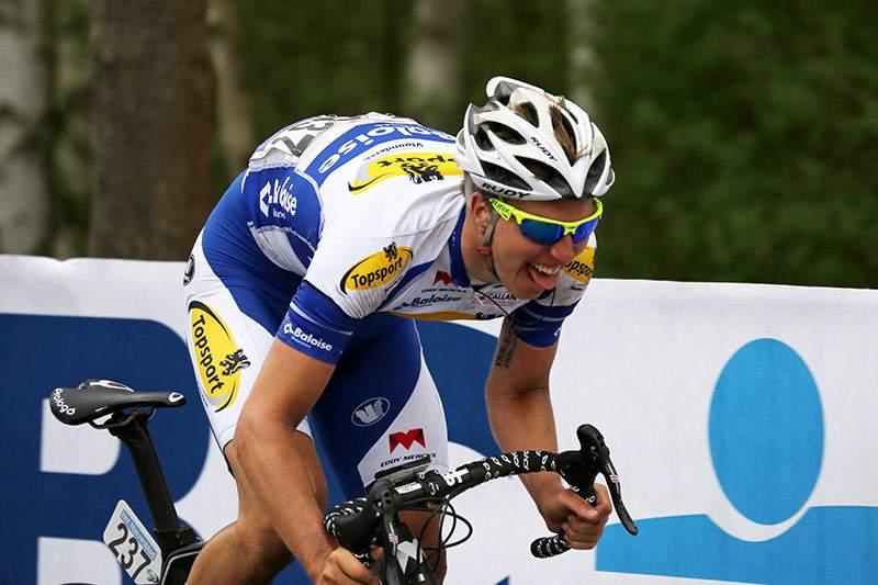winnaar van de Ronde bij de beloften, anticipeerde dan door aan te vallen kort voor de tweede passage van de Oude Kwaremont.