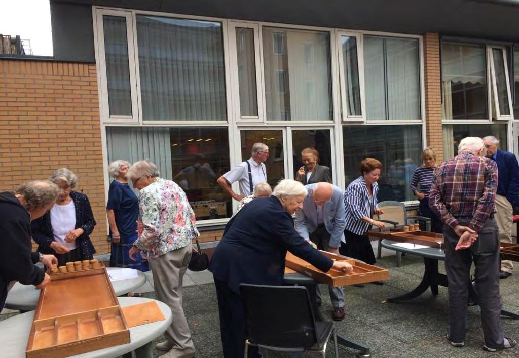 WELKOM BIJ HET COENENKOOR Zaterdagmiddag 17 september, De Coenen/Brahmshof Open Dag. Het buitenterras was met ongeveer 50 aanwezigen behoorlijk gevuld en daarbij ook veel Brahmshof bewoners.