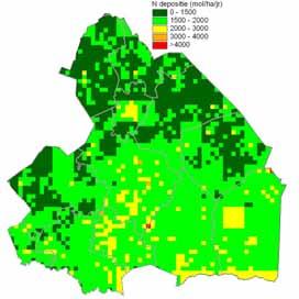 Figuur 10 Berekende NH 3 depositie ten gevolge van alleen de landbouwbronnen in Drenthe (links) en de totale N depositie (rechts) in 2004