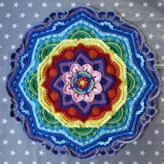 Mandala Madness Copyright: Helen Shrimpton, 2015. Alle rechten voorbehouden. By: Helen at www.crystalsandcrochet.