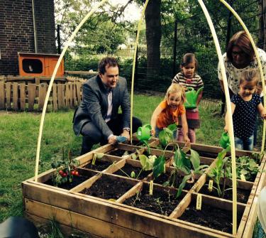 BSO de Sterrenplukkers en kinderdagverblijf de Speelplaneet Juni 2014 2012 Beste ouder/verzorger, De zomer is in zicht!