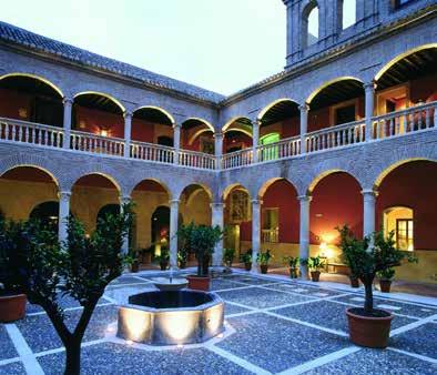 Granada spreekt velen tot de verbeelding. Het is een veel bezongen stad met een indrukwekkende geschiedenis.