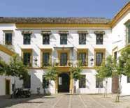 e eeuws herenhuis, gelegen in het e centrum van Sevilla, dichtbij alle bezienswaardigheden.