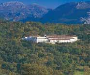 Hotel Alcazar de la Reina carmona Ligging: gevestigd in een monumentaal pand in Carmona, aan de oever van rivier de Alcor, op 30 km van Sevilla en op 20
