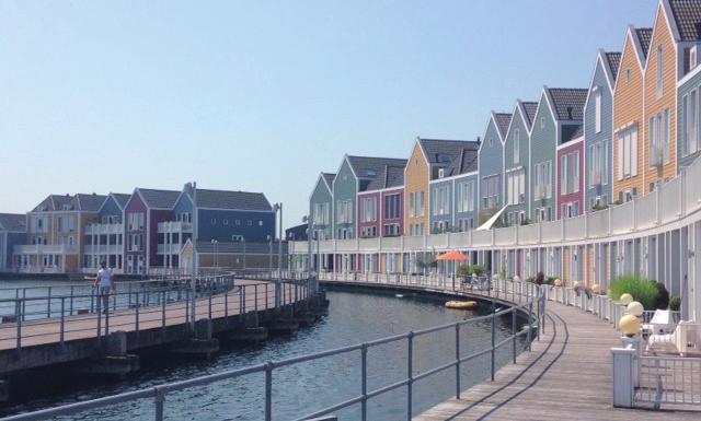 Welkom in Houten! Houten: geen dorp, geen stad, maar een thuis Houten ligt ten zuidoosten van de stad Utrecht midden in de Kromme Rijnstreek.