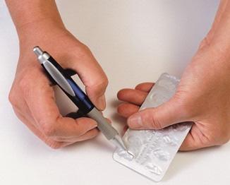 AA9944 19,95 ad 1 Pillenverwijderaar in de vorm van een pen Discrete oplossing voor het verwijderen van medicatie uit blisterverpakkingen.