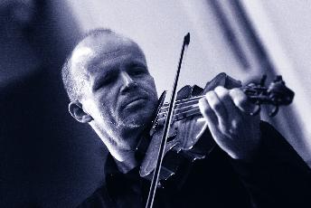 A eerste concert A-serie 51e seizoen 10 september 2011 Uitvoerenden Thomas Zehetmair Violist Thomas Zehetmair is dirigent, solist en kamermusicus.