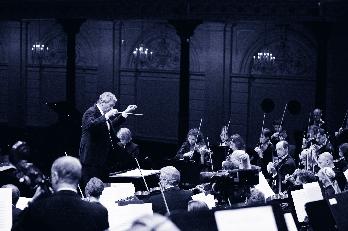 Concerttournees met Northern Sinfonia brachten hem naar het Hong Kong Festival, Nederland, Scandinavië en Duitsland.