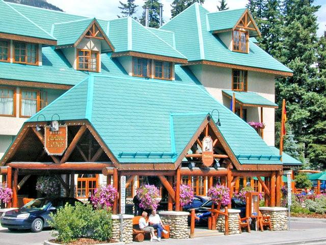 2 Banff Caribou Lodge & Spa Dit verblijf ligt op wandelafstand van het centrum van Banff, omgeven door de bergen.