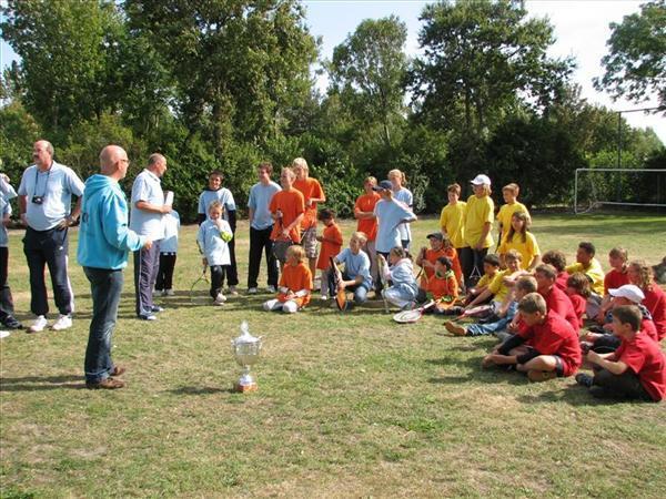 OPENJEUGDTOERNOOI Bijna iedere vereniging organiseert een Open Jeugdtoernooi.