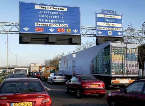 Hoofdstuk 2 Doorstroming Door de aanleg van de A4-Zuid tussen knooppunt Benelux (A15) en Klaaswaal (A29) kan de A4 dienst gaan doen als doorstroomroute voor met name vrachtverkeer.