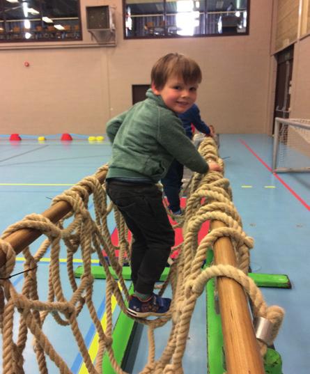 We zullen trampolinespringen, turnen, dansen, tennissen, balsporten, hockey beoefenen en