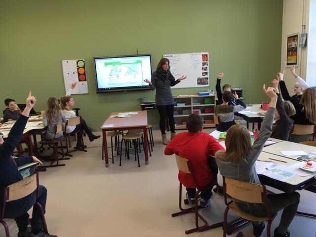 Mobiele telefoons op school Wij hebben op de Bonnetop nu touchscreens van Prowise. Deze borden kennen vele mogelijkheden. Wij kunnen nu ook interactief met de kinderen bezig zijn.