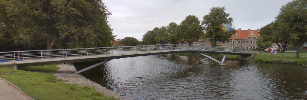 Dolhuys Deze variant loop aan de oostzijde langs het Dolhuys, waar nu een eigen weg loopt. Deze weg wordt gebruikt door bezoekers van het Museumcafé en de binnentuin en ladend en lossend verkeer.