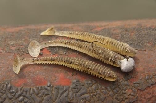 Woblers, lepels, poppers, stickbaits maar ook de ouderwetse dobber met een stuk vis op de haak zijn hier zeker succesvol. Voor de kleinere (aas) soorten vanzelfsprekend kleinere haken.