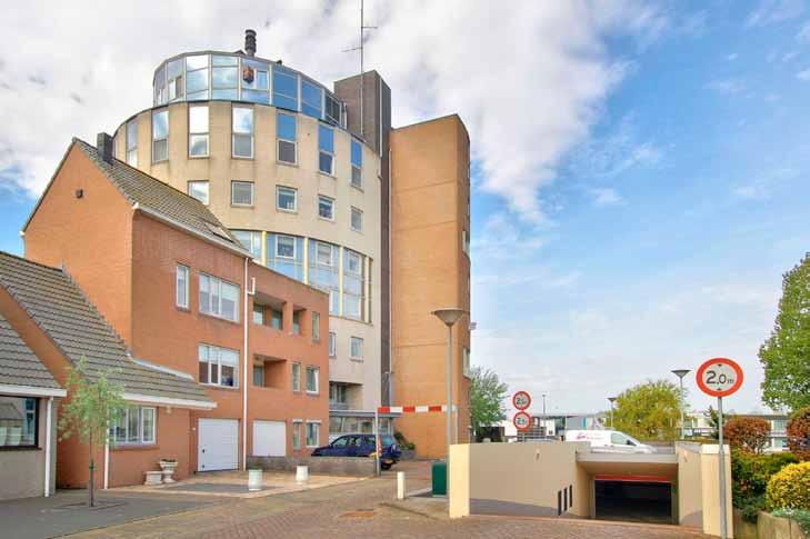 Andromeda 16, Den Helder Soort woning : Appartement Bouwjaar : 1998 Woonoppervlakte : 140m³ Ligging loggia : Zuid - Zuid-West In de zogeheten Poort van Den Helder vindt u deze luxe appartementen