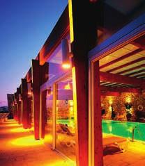 Dit is de plek waar de Negev woestijn zijn schoonheid en kleurrijkheid het beste prijsgeeft. Ramon Hotel *** Nieuw, modern ingericht all suite hotel, dichtbij de prachtige Ramon krater.