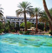 Gasten van Riviera Club kunnen tegen betaling gebruik maken van de faciliteiten van het strand van het Royal Beach Hotel (op 5 minuten loopafstand).