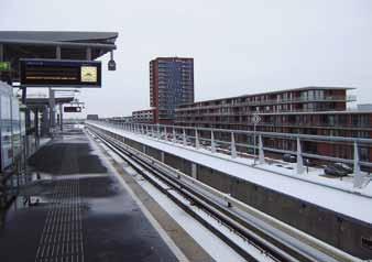 Aan de eindpunt van de metro is de ontvangst weliswaar hartverwarmend, maar dat ligt bepaald niet aan de kwaliteit van de vloerverwarming Jeanette de Bruin, Irma Hazenoot, Bianca Mook en Patricia