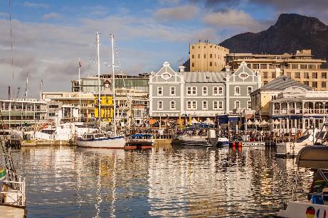 Het hotel is het schitterende Cape Grace Hotel, een boutique accommodatie van wereldklasse.