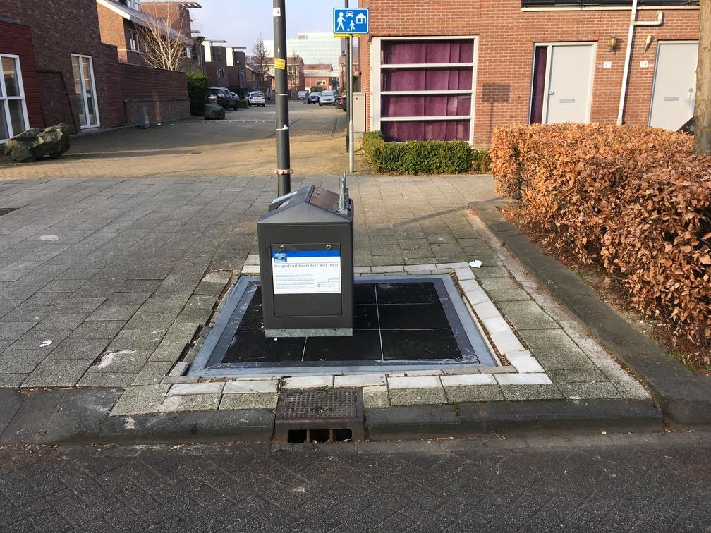 Schonere en veiligere straten met containeradoptieplan Buurman uit Capelle aan den IJssel Via een kaart op Nextdoor kunnen buren een container adopteren om de buurt netjes en veilig te houden.