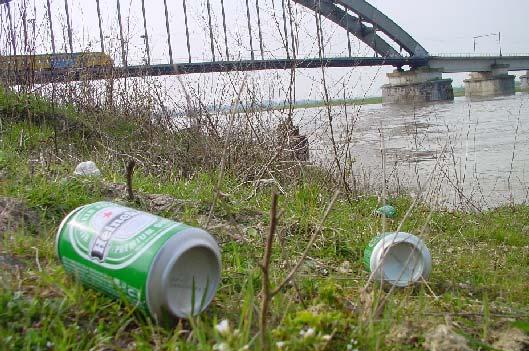 ONGENOEGENS 31 7 Ongenoegens 7.1 Inleiding Ongenoegens zijn zaken die vooral storend werken in de beleving van leefbaarheid.