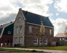 Deze steen behoudt, ook na tientallen jaren, zijn kleur en karakter. De woningen worden voorzien van PV-panelen (zonnepanelen).