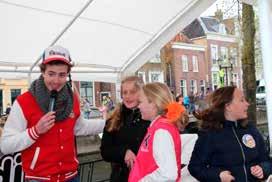 koningsdag 2017 donderdag 27 april Podium Oost Voorstraat 13.00 13.30 uur Damian Petrus Damian Petrus begeleidt zichzelf op gitaar en zingt o.a. nummers van Elvis Presley, Oasis en Paul Simon. 14.