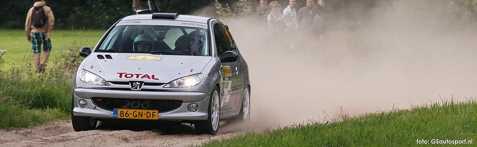 Peugeot Sport Cup 2015 van start in Emmeloord Het startsein van de Tank S Rally in en rondom Emmeloord luidde tevens het begin in van de Peugeot Sport Cup 2015.