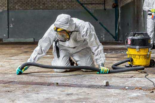 Asbest verwijderen onder eenvoudige handelingen STAP 7: Reinig de oppervlakken onder en