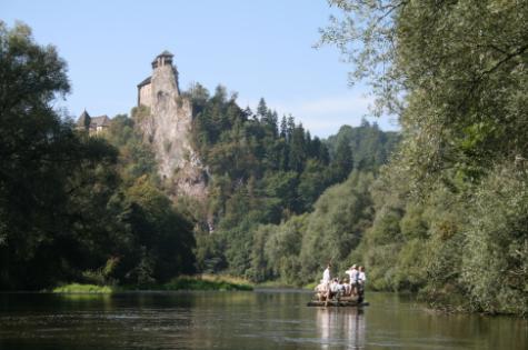 naar Ruzomberok. Wandeling in de Fatra, naar een door Unesco beschermd bergdorpje pick-nick en via volkstuintjes terug naar beginpunt. Terug naar ons resort avondmaal overnachting.